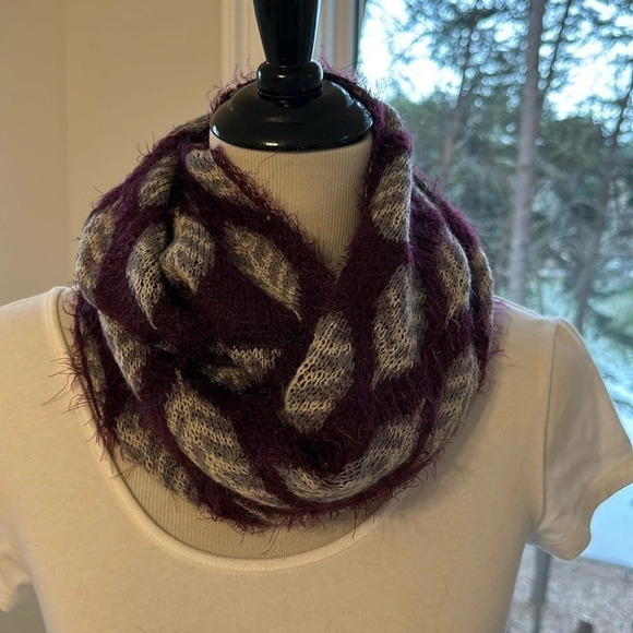 Anthropologie, “Do everything in love”, Inifinity Scarf, NWOT - Picture 1 of 6